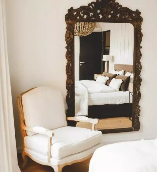 سوئیت رویال, Frost Boutique