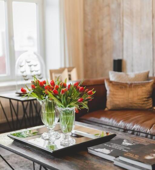 سوئیت رویال, Frost Boutique