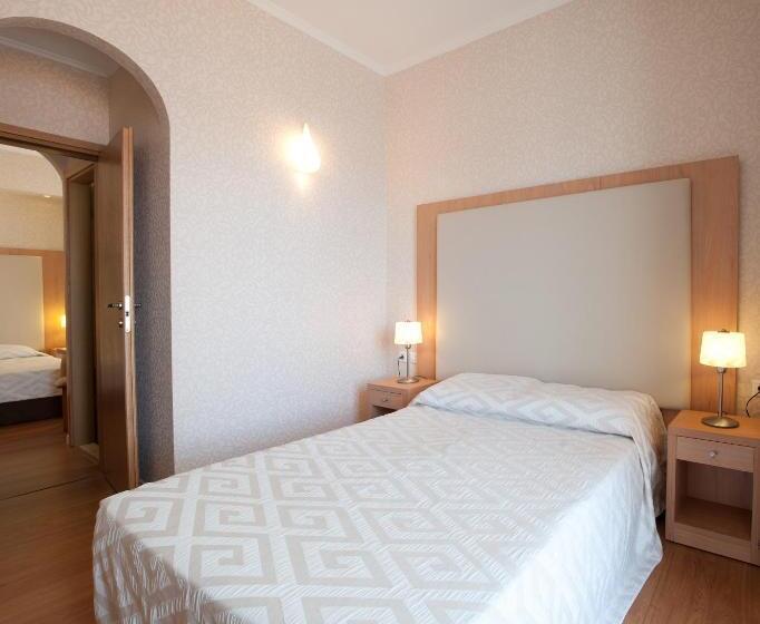 חדר משפחתי צדדי נוף לים, Karalis Beach