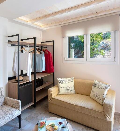 חדר משפחתי צדדי נוף לים, Karalis Beach