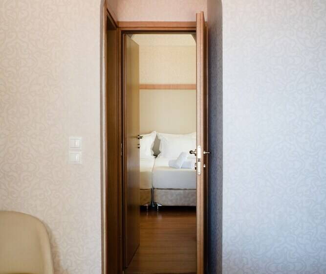 חדר משפחתי צדדי נוף לים, Karalis Beach