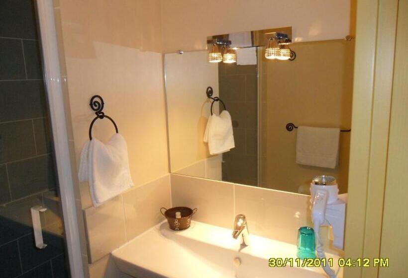 غرفة قياسية ثلاثية, La Saleine