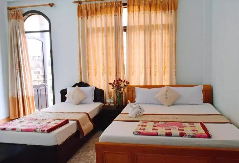 اتاق استاندارد سه تخته با بالکن, Nhat Le
