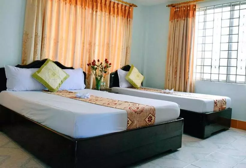 اتاق استاندارد سه تخته با بالکن, Nhat Le