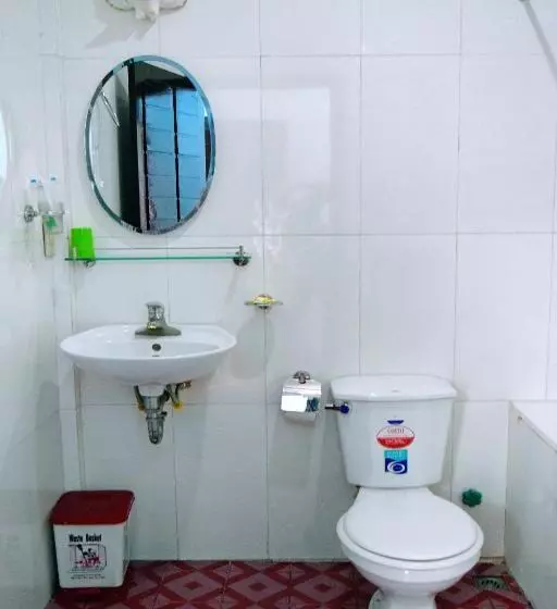 اتاق لوکس با بالکن, Nhat Le