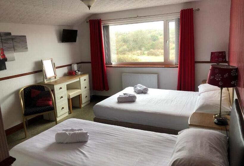 غرفة عائلية, Boathouse