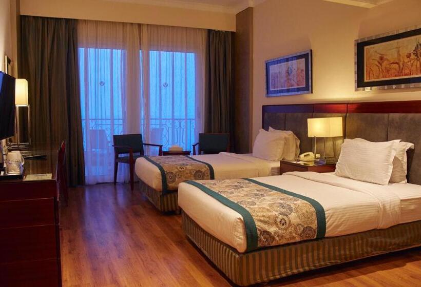 اتاق خانوادگی با چشم‌انداز جانبی دریا, Tolip Hotel Alexandria