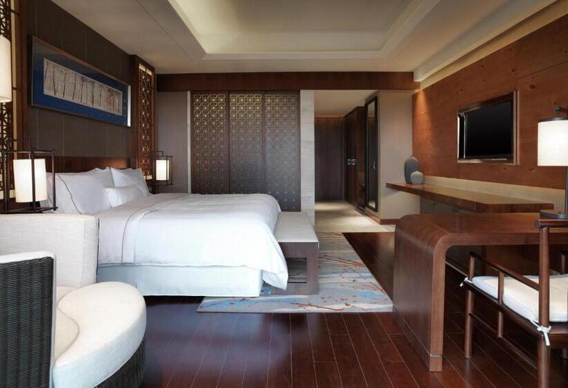 キングサイズベッドのスタンダードルーム, The Westin Changbaishan Resort