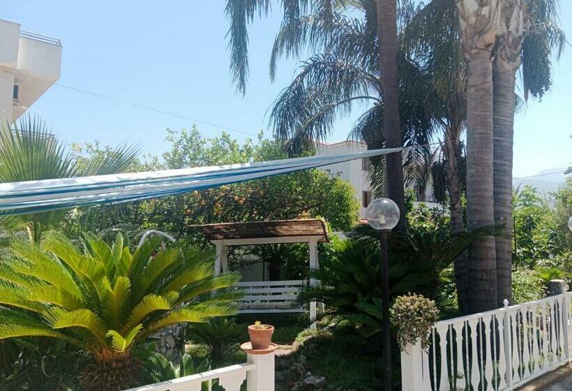 غرفة قياسية رباعية, B&b Ciro