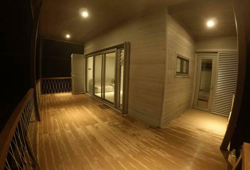 Standard Bungalow, Aore Breeze