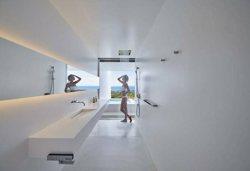 חדר משפחתי נוף לים, Emil Nakijin