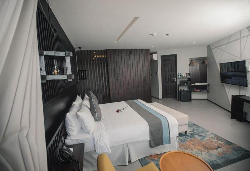 سوییت, Giraffe Beach