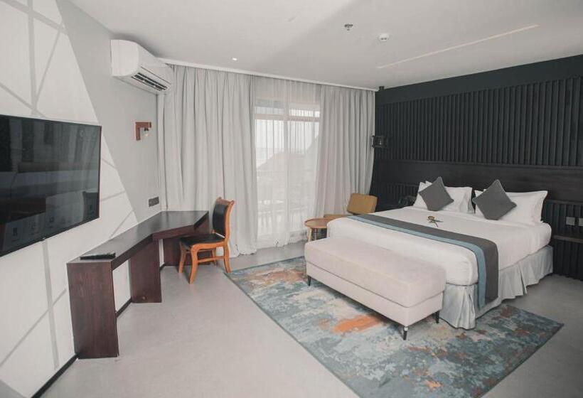 سوییت, Giraffe Beach