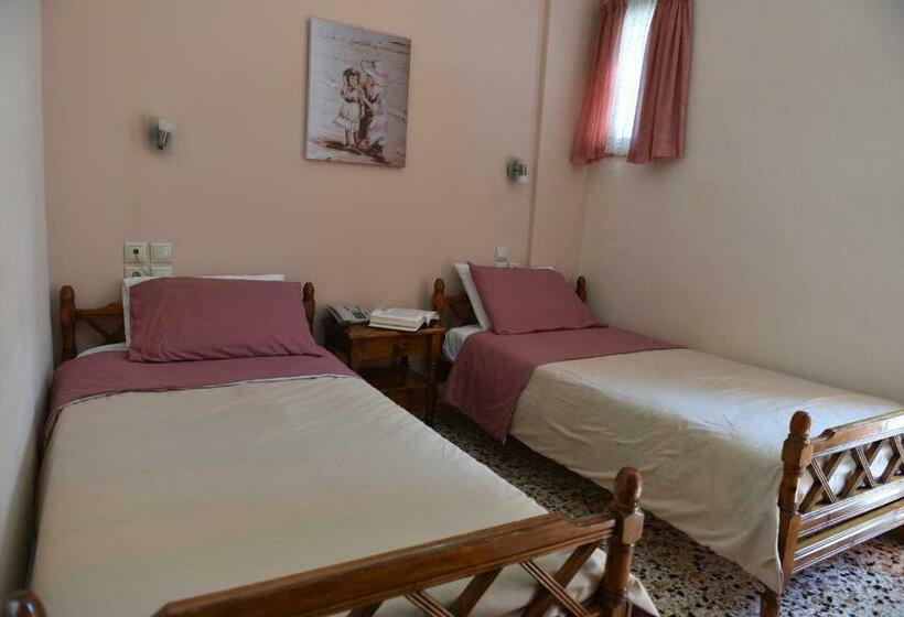 اتاق استاندارد یک نفره, 40 Platania