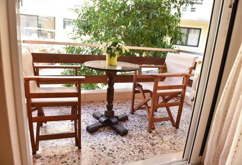 اتاق استاندارد سه تخته با بالکن, 40 Platania