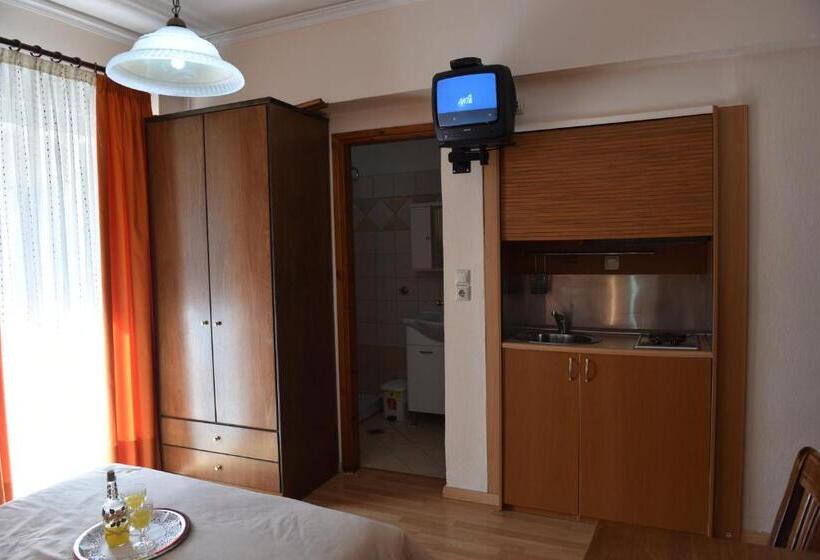 اتاق استاندارد سه تخته با بالکن, 40 Platania