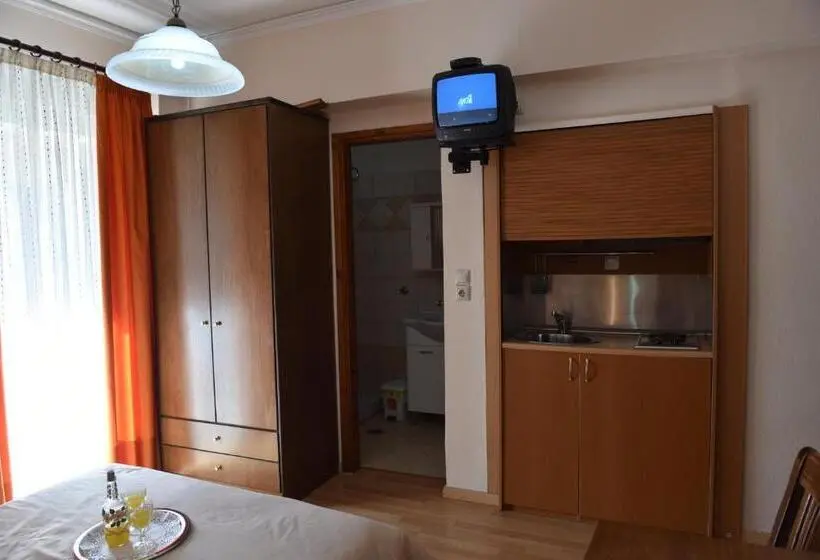 Standard Kolmen Hengen Huone Parveke, 40 Platania