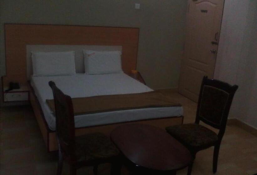 Quarto Deluxe, Pasuparthy Residency