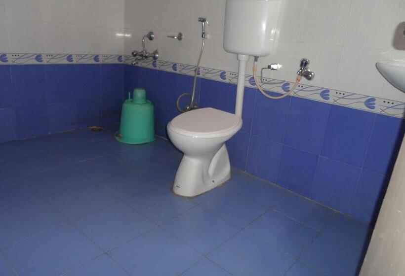 חדר דלוקס לשלושה, Pasuparthy Residency