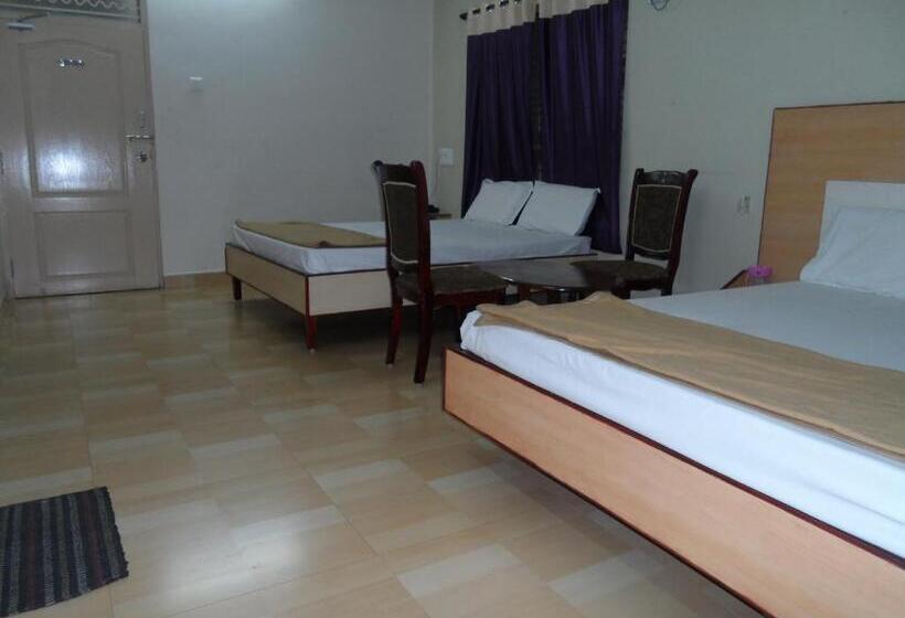 חדר דלוקס לשלושה, Pasuparthy Residency