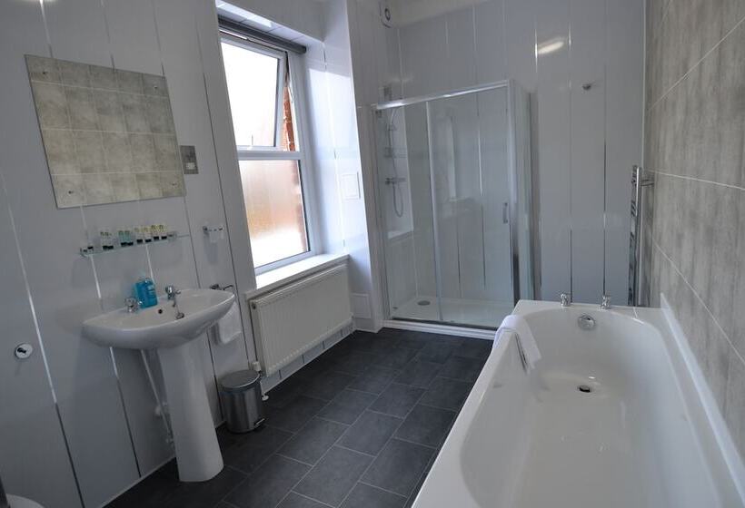 חדר סופריור, 33