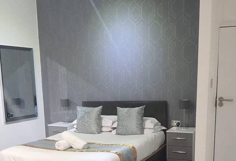 חדר סופריור, 33