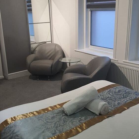 חדר סופריור, 33