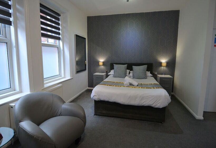 חדר סופריור, 33