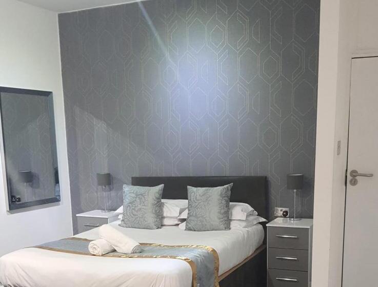 חדר סופריור, 33