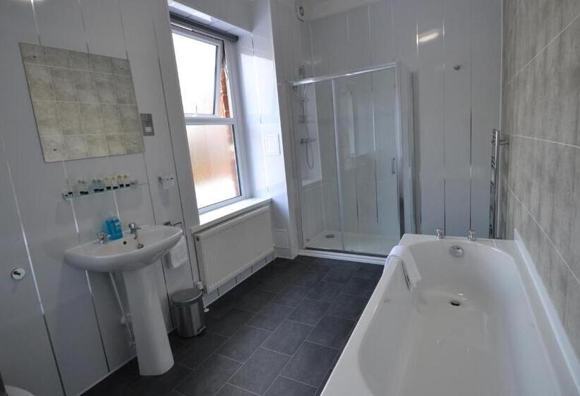 חדר סופריור, 33