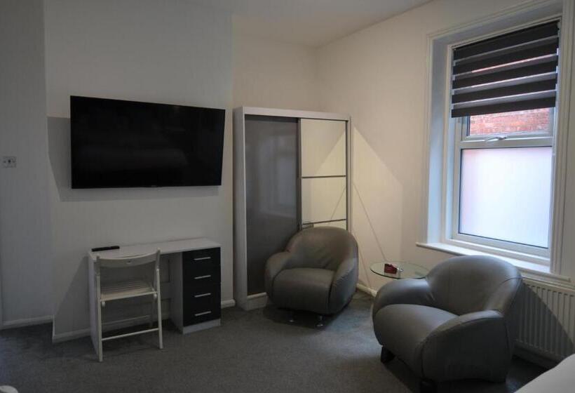 חדר סופריור, 33