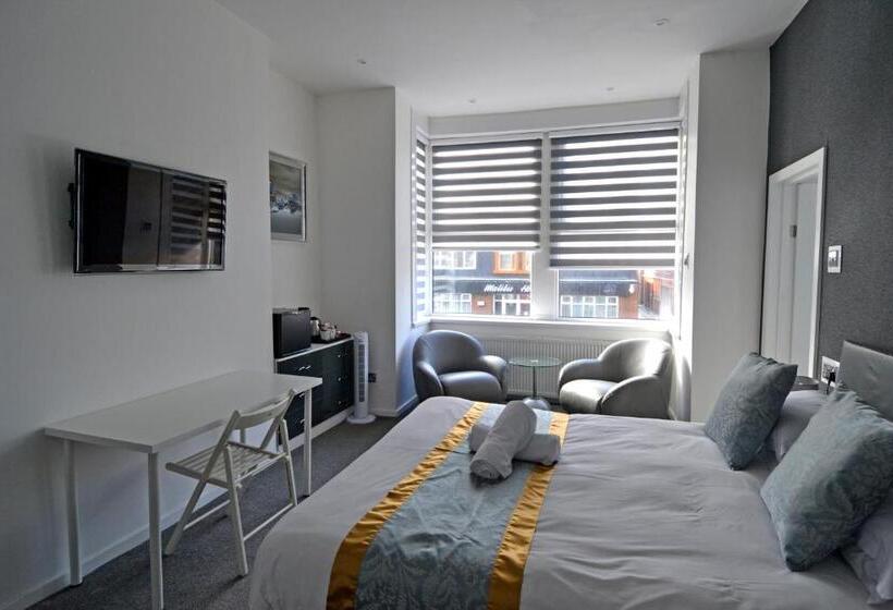 חדר סופריור, 33