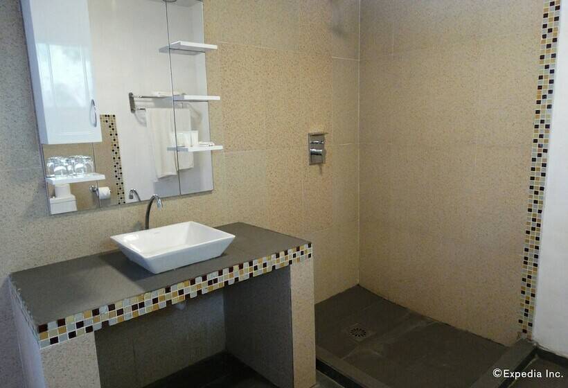 بانگلوی لوکس, Blue Star Dive & Resort