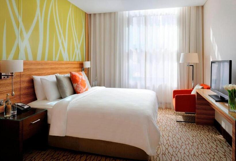 キングサイズベッドのスイートルーム, Courtyard By Marriott World Trade Center, Abu Dhabi