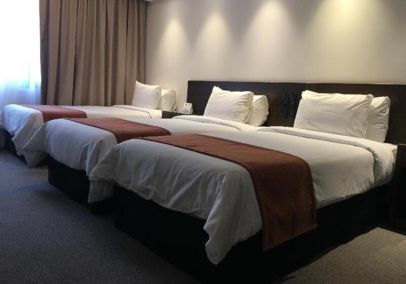 غرفة قياسية ثلاثية, Crystal Tower