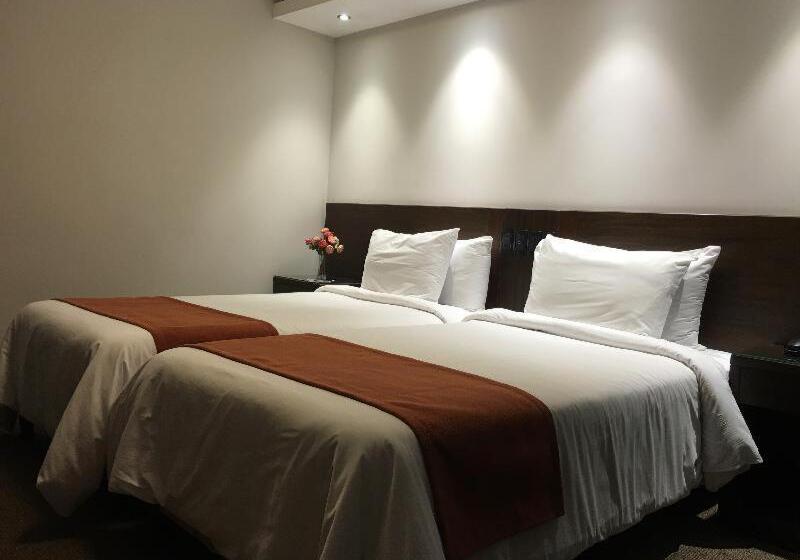 베이직 3인 룸, Crystal Tower