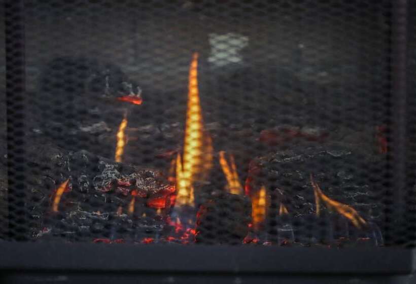 جناح مزود بجاكوزى, Daysy Hill Country Cottages