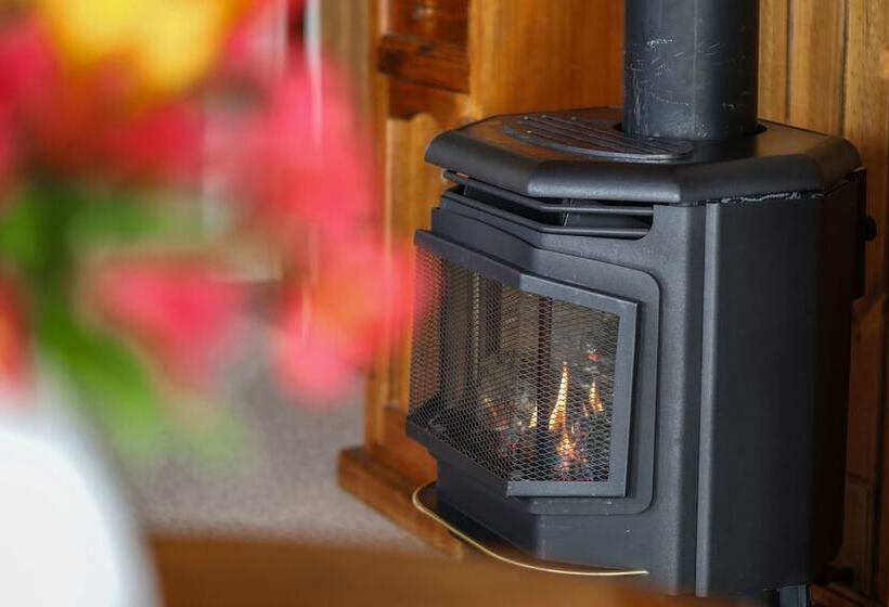 جناح مزود بجاكوزى, Daysy Hill Country Cottages