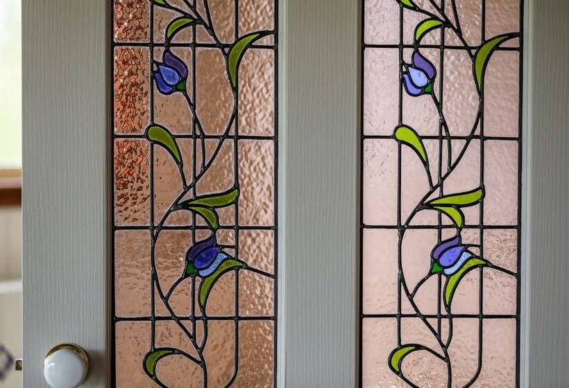 جناح مزود بجاكوزى, Daysy Hill Country Cottages