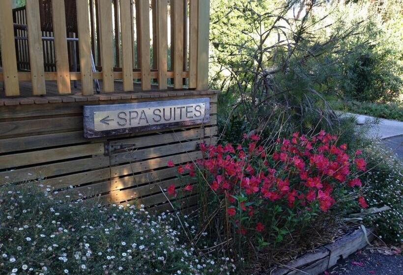 جناح مزود بجاكوزى, Daysy Hill Country Cottages