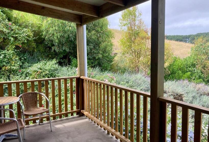 جناح مزود بجاكوزى, Daysy Hill Country Cottages