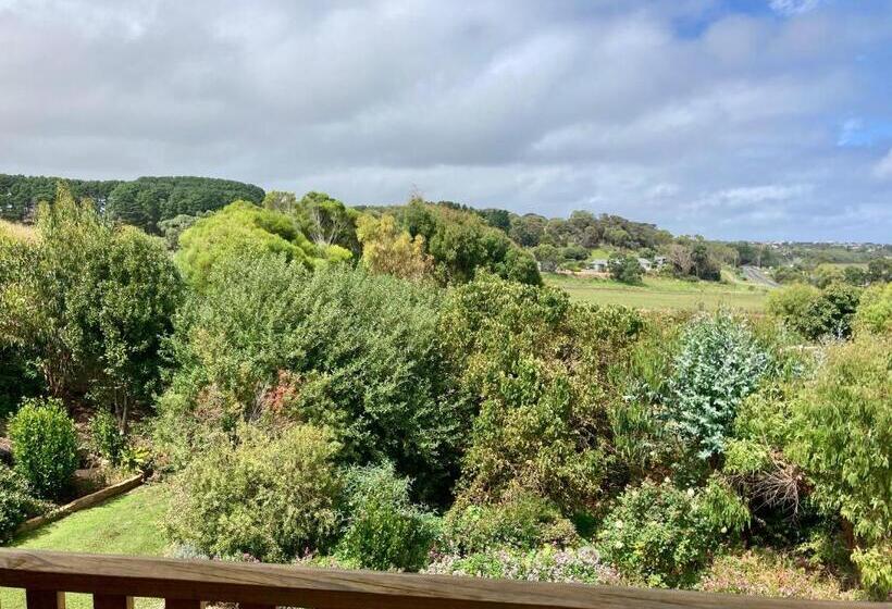 جناح مزود بجاكوزى, Daysy Hill Country Cottages