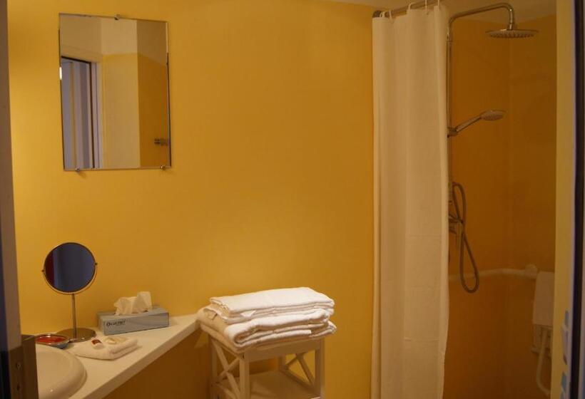 غرفة قياسية لذوى الاحتياجات الخاصة, Appart Hôtel La Roche-Posay