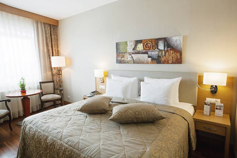 带城市景观的高级房间, Dedeman Oskemen Tavros