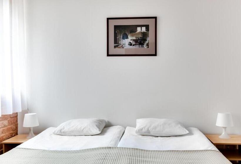 اتاق استاندارد, Janne