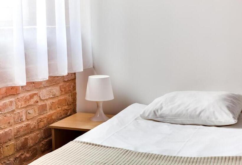 اتاق استاندارد, Janne