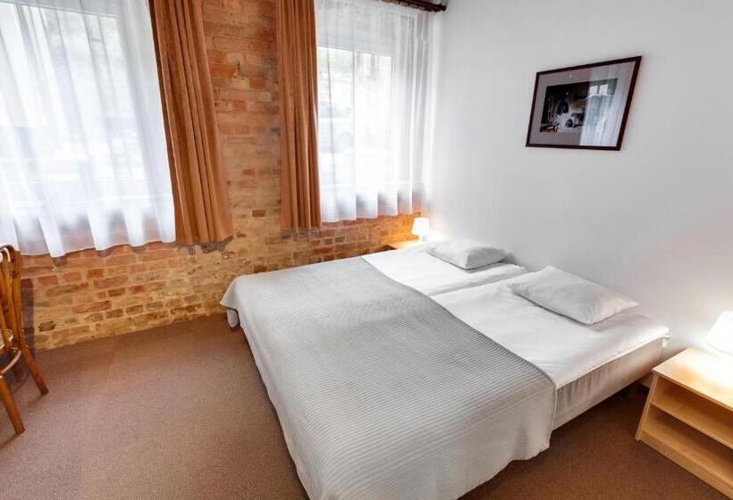 اتاق استاندارد, Janne