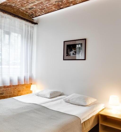 اتاق استاندارد, Janne