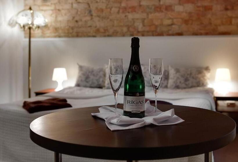 اتاق خانوادگی, Janne