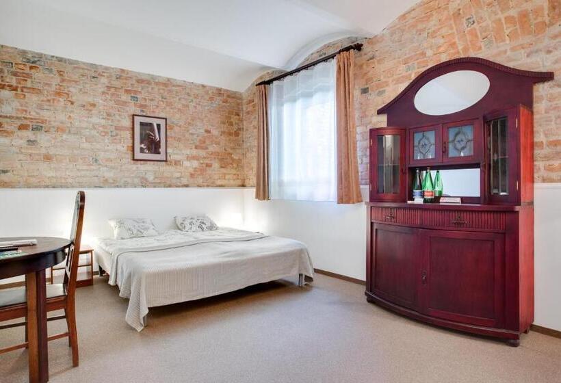 اتاق خانوادگی, Janne